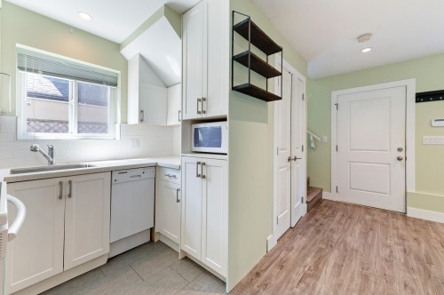 2744 10Th Avenue W, Vancouver, BC 