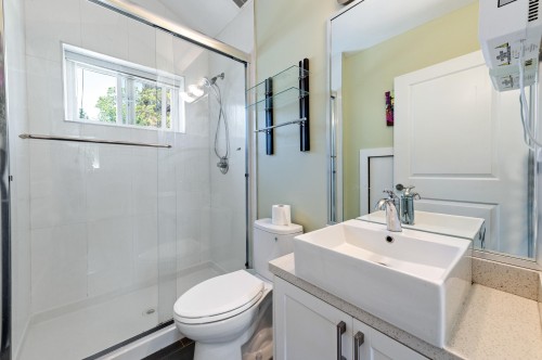 2744 10Th Avenue W, Vancouver, BC 
