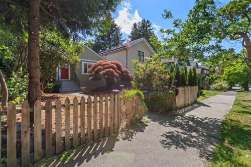 2744 10Th Avenue W, Vancouver, BC 
