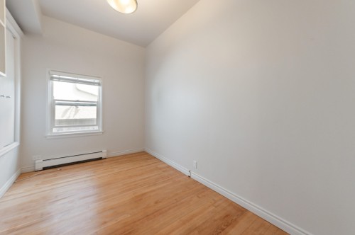 2744 10Th Avenue W, Vancouver, BC 
