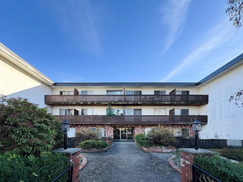 211-910 Fifth Avenue  New Westminster, BC V3M 1Y2