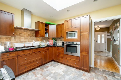 4871 Highlawn Drive, Burnaby, BC 