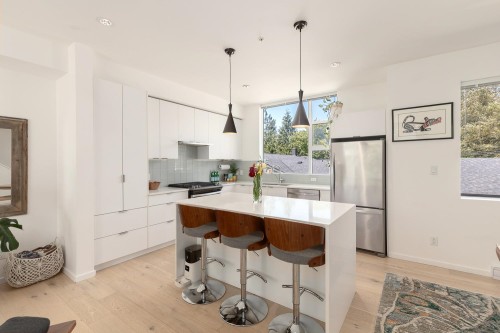 3-38447 Buckley Avenue, Squamish, BC - Indoor Photo Showing Kitchen With Upgraded Kitchen