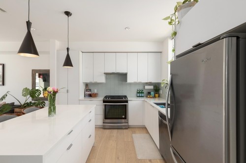 3-38447 Buckley Avenue, Squamish, BC - Indoor Photo Showing Kitchen With Upgraded Kitchen