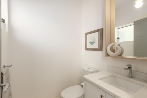 3-38447 Buckley Avenue, Squamish, BC - Indoor Photo Showing Bathroom