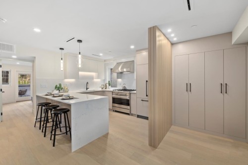 2438 49Th Avenue W, Vancouver, BC 
