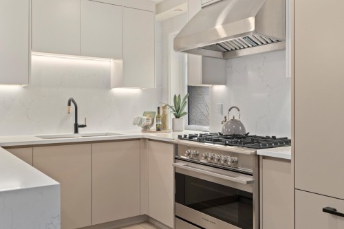 2438 49Th Avenue W, Vancouver, BC 