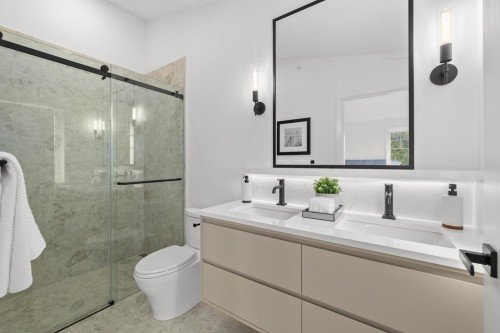 2438 49Th Avenue W, Vancouver, BC 