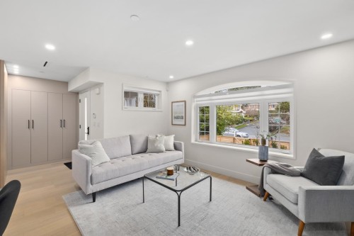 2438 49Th Avenue W, Vancouver, BC 