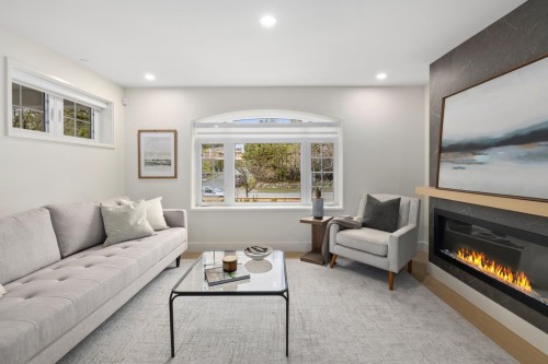 2438 49Th Avenue W, Vancouver, BC 