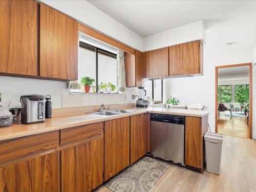 7611 Oak Street, Vancouver, BC 