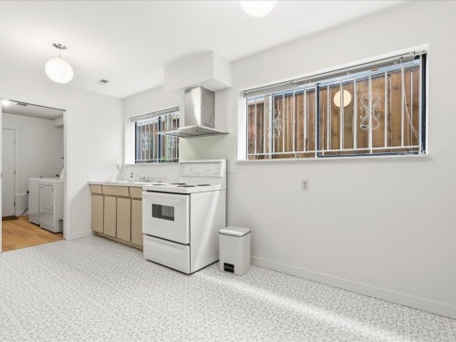 7611 Oak Street, Vancouver, BC 
