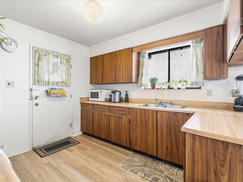 7611 Oak Street, Vancouver, BC 