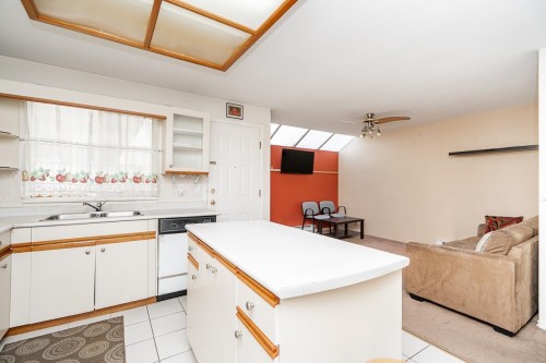 B-6984 Linden Avenue, Burnaby, BC 