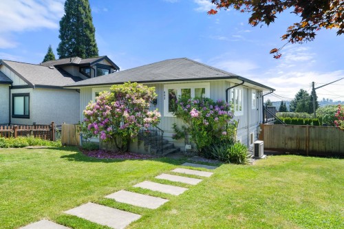 803 Calverhall Street  North Vancouver, BC V7L 1X8