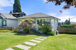 803 Calverhall Street  North Vancouver, BC V7L 1X8