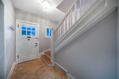2528 Adanac Street, Vancouver, BC 