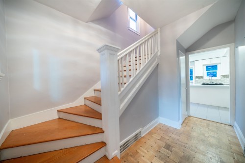 2528 Adanac Street, Vancouver, BC 