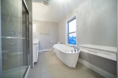 2528 Adanac Street, Vancouver, BC 