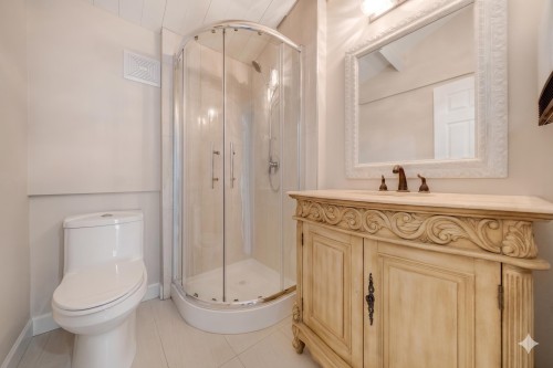 3870 Emerald Drive, North Vancouver, BC 