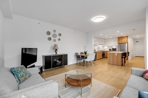 303-715 15th Street W North Vancouver, BC V7M 1T2