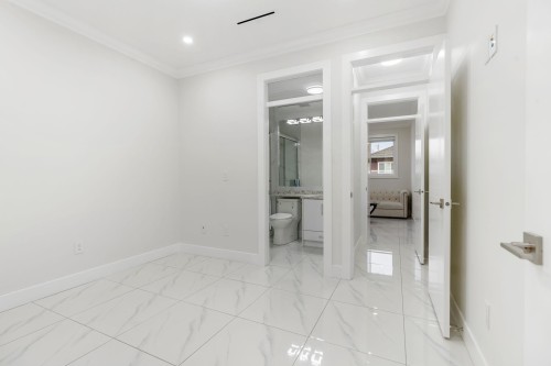2-8464 15Th Avenue, Burnaby, BC 