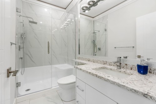 2-8464 15Th Avenue, Burnaby, BC 