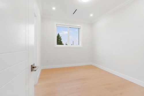 2-8464 15Th Avenue, Burnaby, BC 