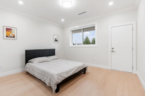 2-8464 15Th Avenue, Burnaby, BC 