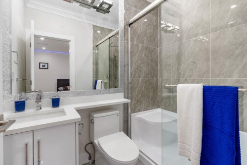2-8464 15Th Avenue, Burnaby, BC 