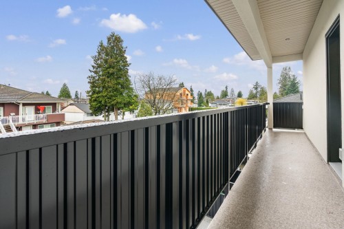 2-8464 15Th Avenue, Burnaby, BC 