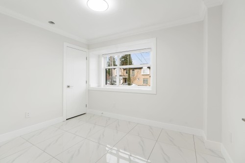 2-8464 15Th Avenue, Burnaby, BC 