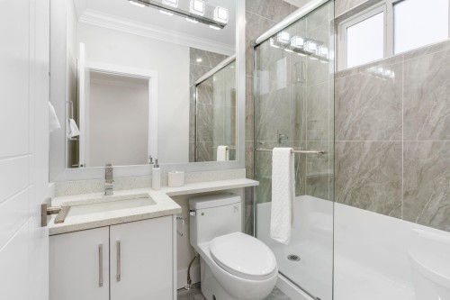 2-8464 15Th Avenue, Burnaby, BC 