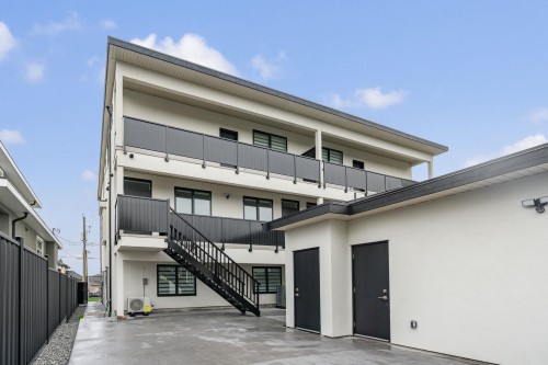 2-8464 15Th Avenue, Burnaby, BC 