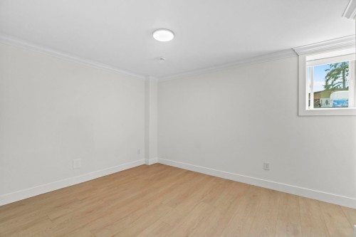 8073 18Th Avenue, Burnaby, BC 