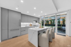 301 1331 Marine Drive West Vancouver, BC V7T 1B6