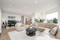 397 Delta Avenue Burnaby, BC V5B 3C7