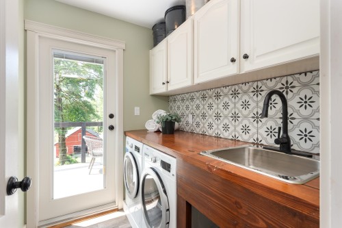 27454 110 Avenue, Maple Ridge, BC - Indoor Photo Showing Laundry Room