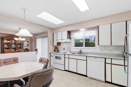 22641 Brown Avenue, Maple Ridge, BC 