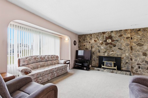 22641 Brown Avenue, Maple Ridge, BC 