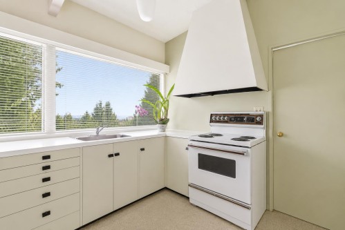 195 Normanby Crescent, West Vancouver, BC 