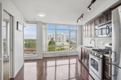 810-4815 Eldorado Mews Vancouver, BC V5R 0B2