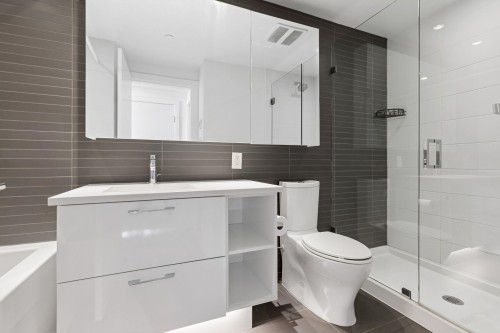 2107-8538 River District Crossing, Vancouver, BC - Indoor Photo Showing Bathroom