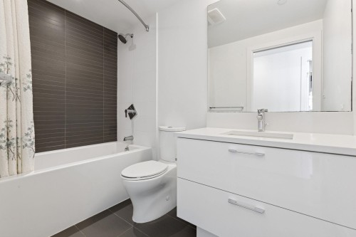 2107-8538 River District Crossing, Vancouver, BC - Indoor Photo Showing Bathroom