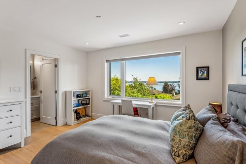 2668 Haywood Avenue, West Vancouver, BC 
