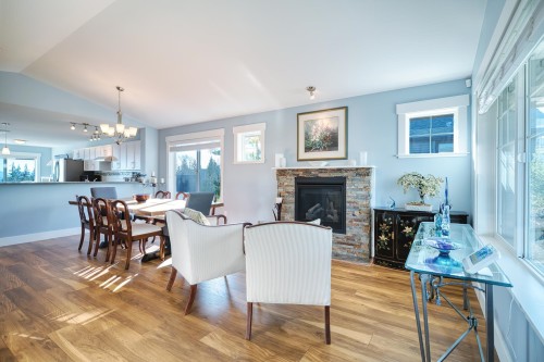 6263 Apollo Road, Sechelt, BC 