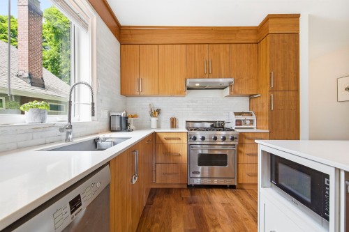 2436 8Th Avenue W, Vancouver, BC 