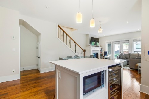 2436 8Th Avenue W, Vancouver, BC 