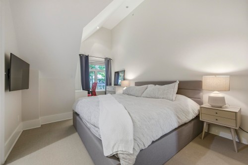 2436 8Th Avenue W, Vancouver, BC 