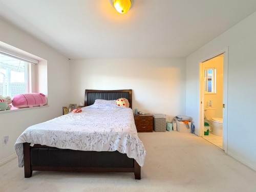 4156 Cambridge Street, Burnaby, BC - Indoor Photo Showing Bedroom